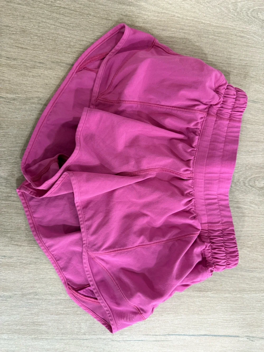 Lululemon Hotty Hot High-Rise 2.5" Lined Workout Running Shorts Bright Pink 2 - Picture 5 of 9